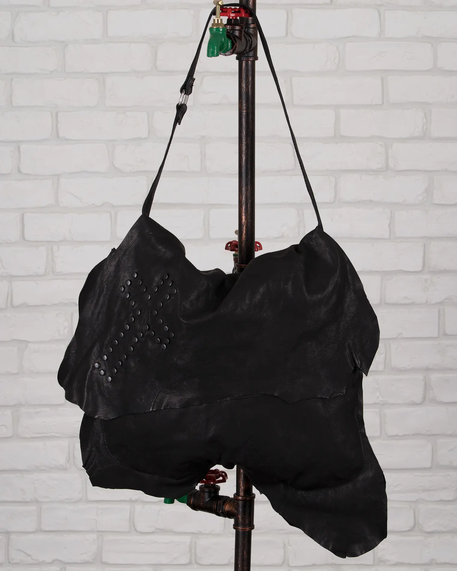 Чанта с кръст от капси Rewired, Черен Цвят