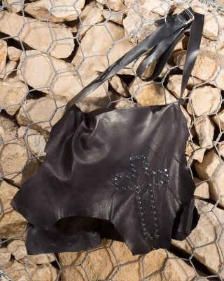 Кожена чанта с кръст от капси Libra, Черен Цвят